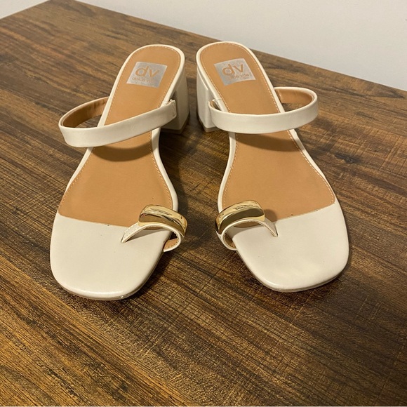 DV Dolce Vita Off White Sandals with Gold size 8.5 - Picture 2 of 6